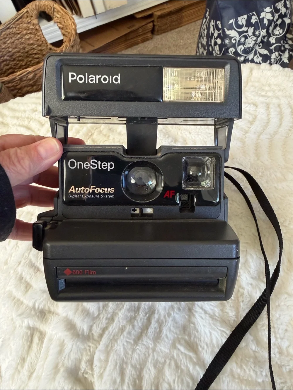 VTG Polaroid OneStep Auto Focus 600 Instant Camara w Flash. WORKS! Film Included